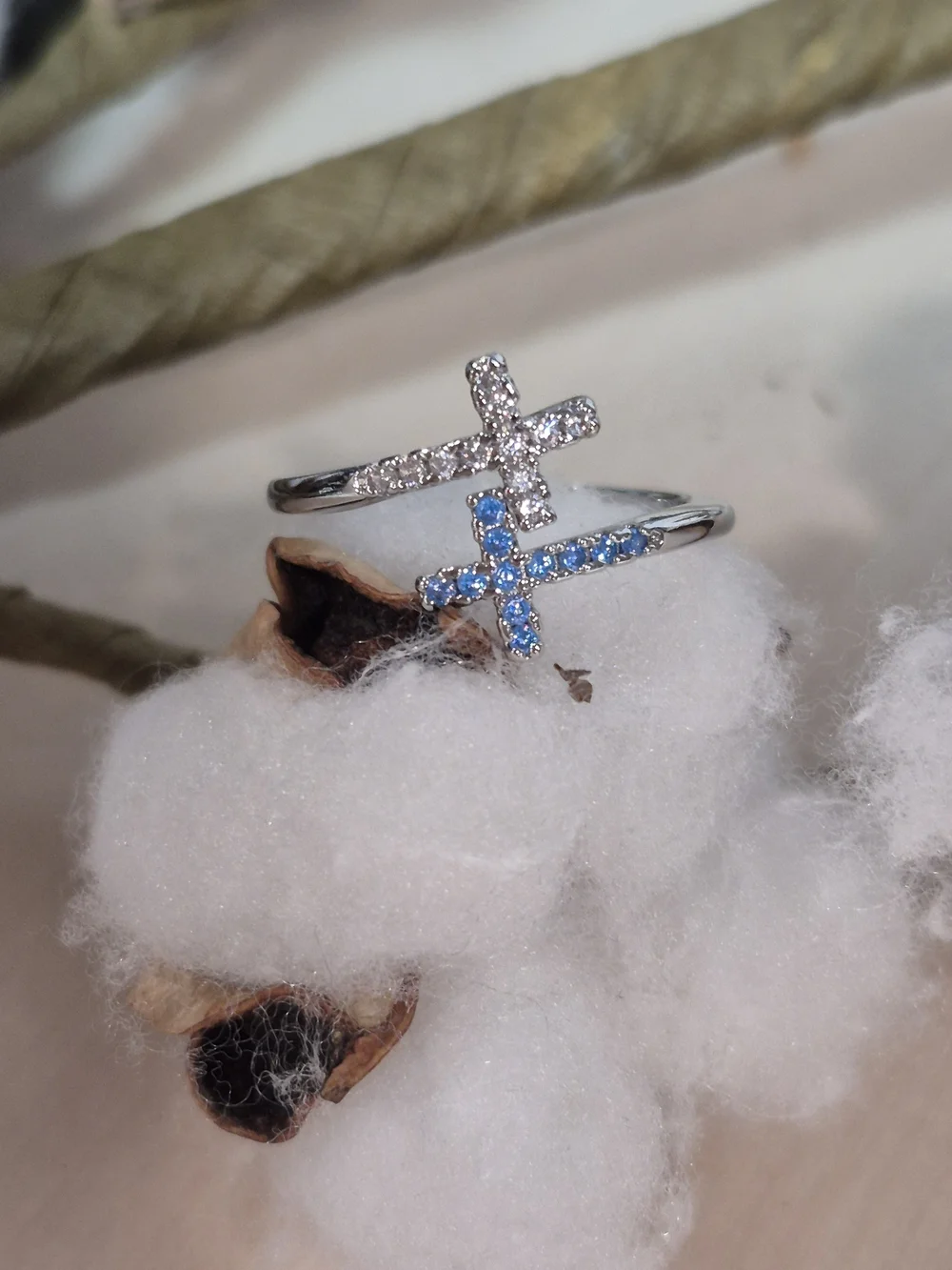 💙🩶NEW💙🩶 BEAUTIFUL!! CZ Double Cross Adjustable Ring